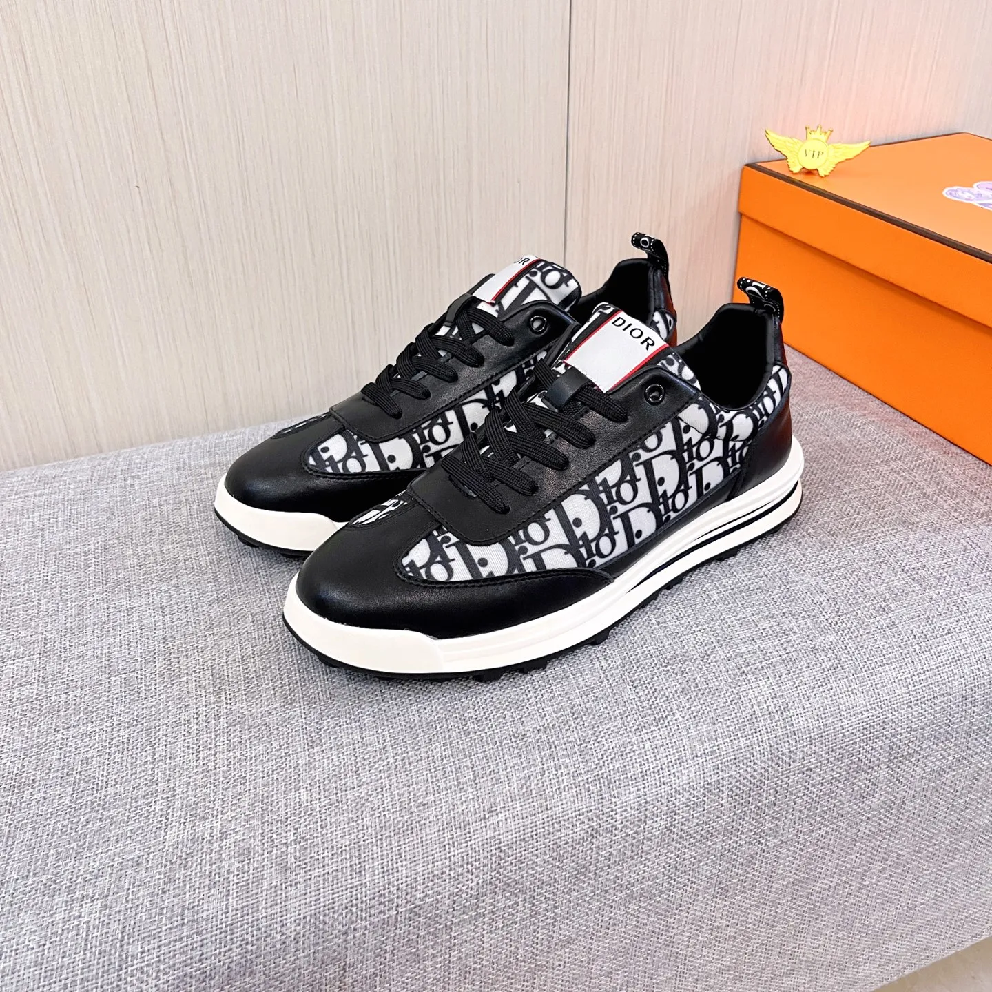 🚘🚘Factory batch 440 men's shoes💰[Dior]🔥Men's high-end brand of shoes official website 1:1 latest masterpiece: the upper is made of Italian imported first-layer cowhide with a comfortable and breathable lining➕original non-slip and wear-resistant outsole🔥, making walking more convenient and comfortable! An exclusive new model, a stunning work, a beautiful 1:1 replica [color] compared to the official quality! Create a fashionable personality to set off your uniqueness! A must-have for trendy men! Classic🔥Size: 38-44 Color: 🔥Multiple colors available🔥.